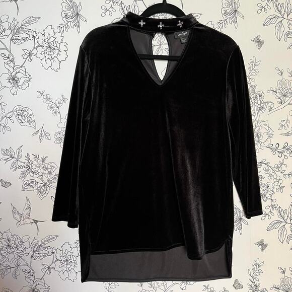 Lord taylor black v neck velvet top - Picture 1 of 7